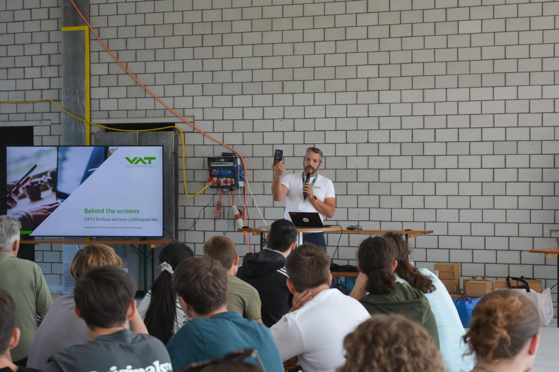 Die Jugend fördert Innovation: VAT lud Studenten zu sich ein