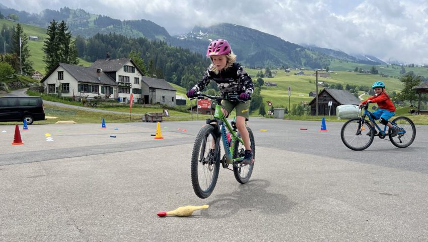  Sowohl für Erwachsene als auch für Kinder ist der Parcours in Wildhaus äusserst lehrreich und abwechslungsreich gestaltet. 