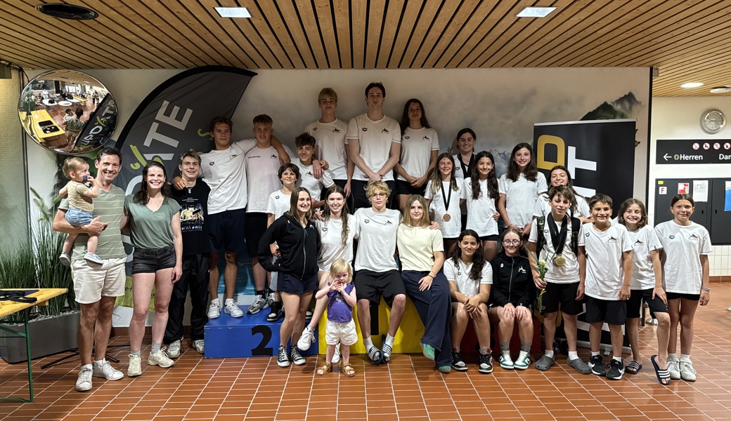 Genossen einen regelrechten Medaillensegen: Die Schwimmerinnen und Schwimmer des SC Flös Buchs.