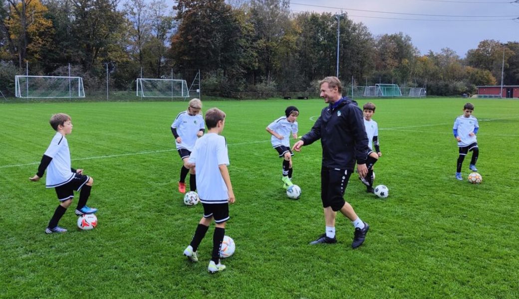  Trainerinnen und Trainer von Juniorenmannschaften leisten wichtige Arbeit für den Sport und Verein. 
