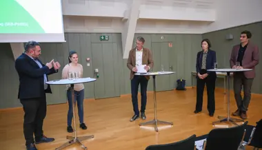 «Müssen vermehrt mit den Eltern arbeiten»: Die Verbannung der Smartphones von den Schulen ist keine Lösung, ist sich St.Galler Podium einig