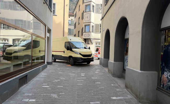 Dreijähriges Mädchen von Lieferwagen erfasst