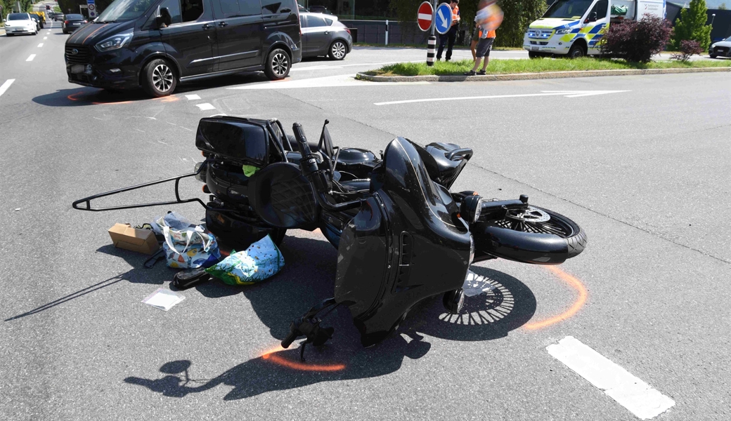 Verletzt: Der Töffahrer wurde ins Kantonspital Chur gebracht.