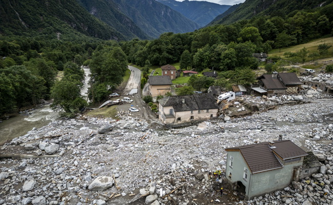 Leiche aus Moesa geborgen, zwei weitere Personen vermisst