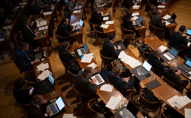 Zwei Ratsreferenden: Heisse Abstimmungskämpfe stehen bevor