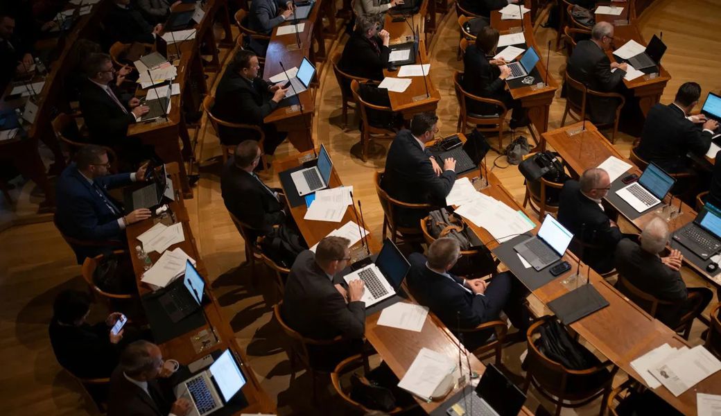 Am dritten Tag der Wintersession beschloss der Kantonsrat zwei Ratsreferenden. 