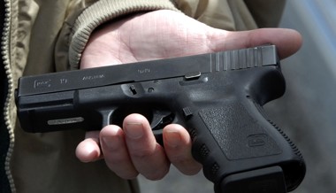 Frau schoss ihrem Partner in den Kopf: weitere vier Jahre Haft