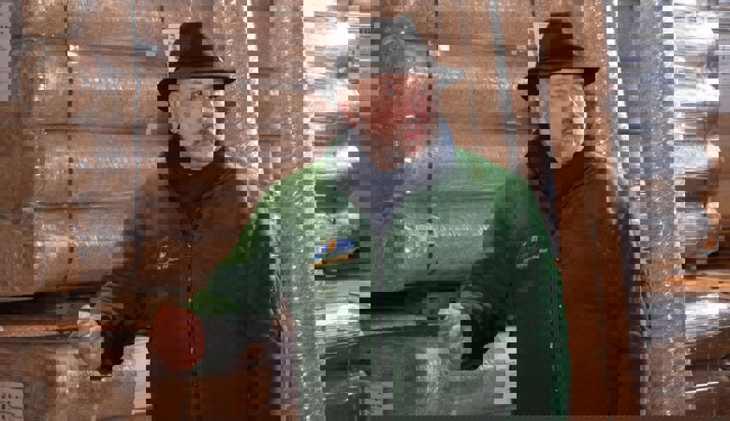  Thomas Wildberger kann sich mit der Lindner Suisse als einzige Holzwollemanufaktur behaupten. Bilder: Thomas Güntert