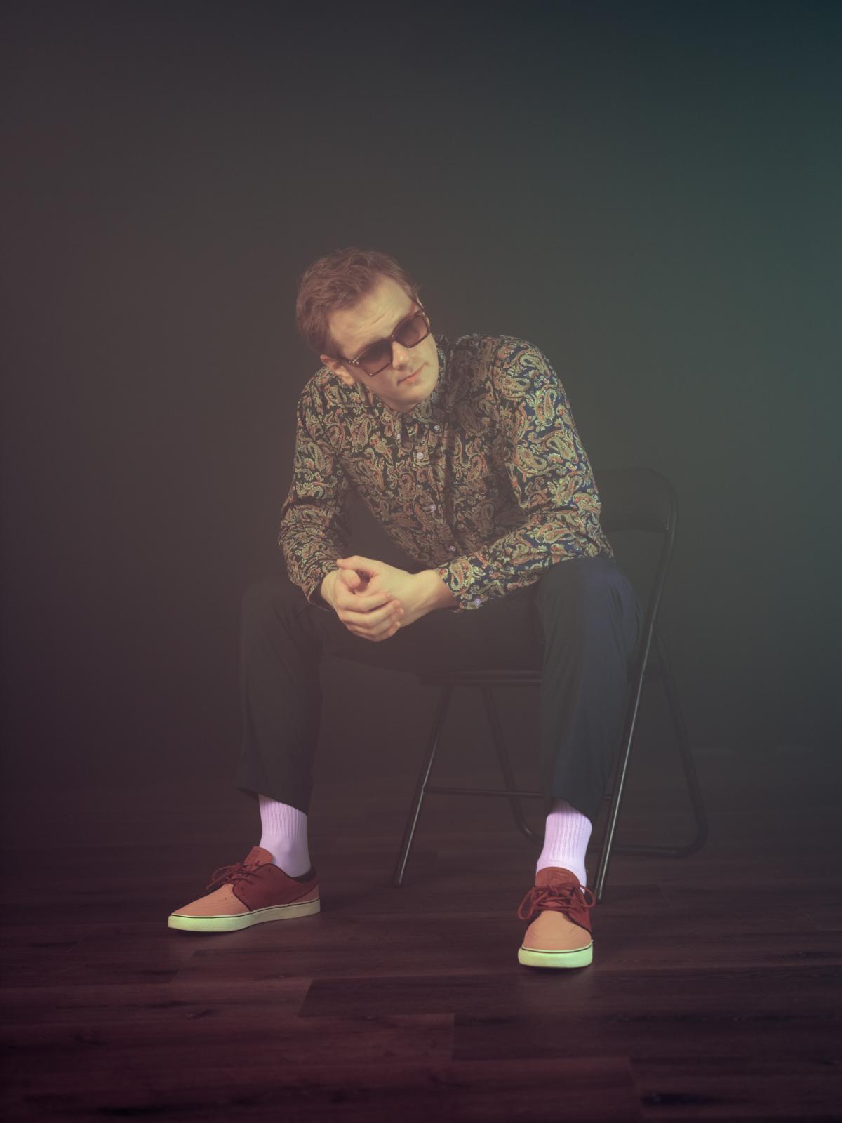 Er steigt Treppen gegen die Nervosität: Simon Gabb feiert am Samstag Plattentaufe im Krempel