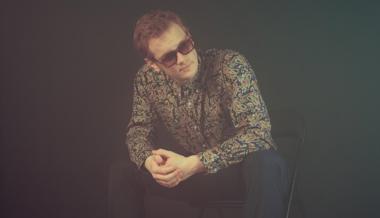 Er steigt Treppen gegen die Nervosität: Simon Gabb feiert am Samstag Plattentaufe im Krempel