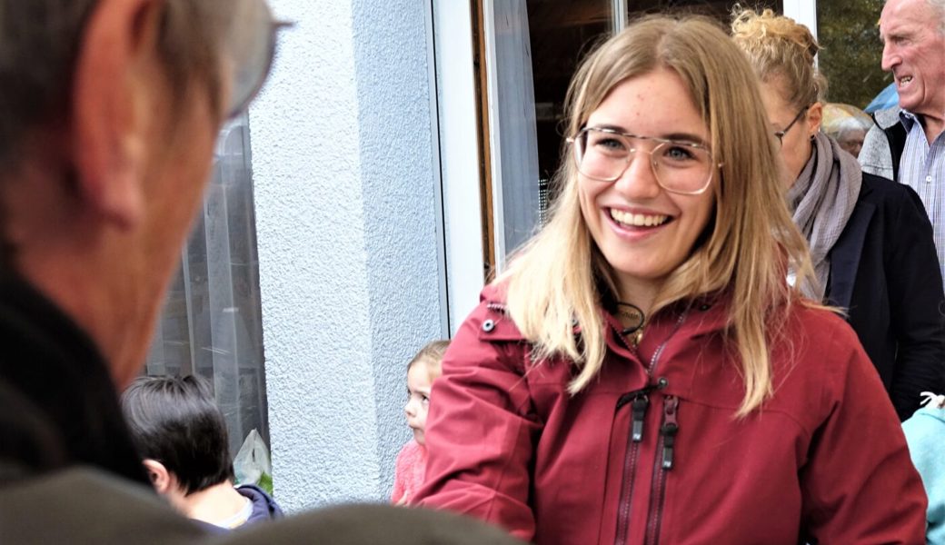 Nicole Göldi nimmt die zahlreichen Gratulationen freudestrahlend entgegen. Bilder: Hanspeter Thurnherr