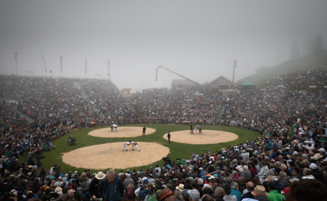 Schwingen im Nebel: Eindrücke vom 25-Jahr-Jubiläum auf der Schwägalp