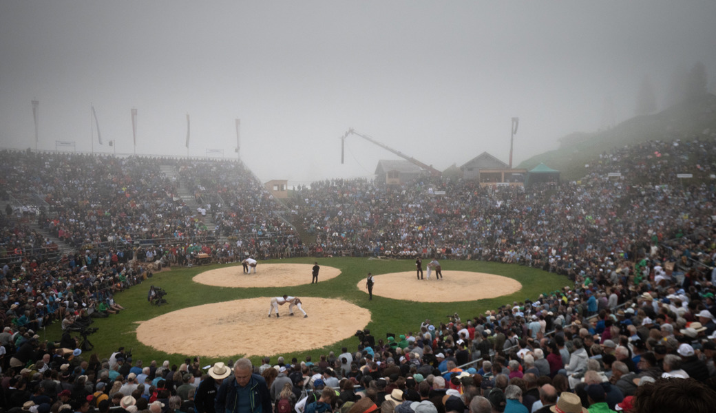 Schwingen im Nebel: Eindrücke vom 25-Jahr-Jubiläum auf der Schwägalp