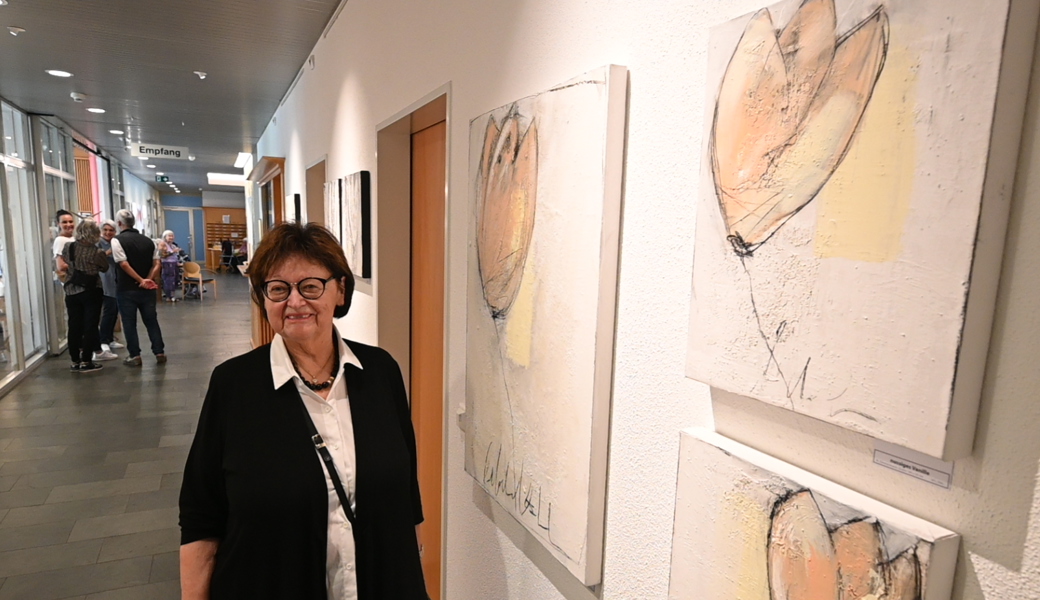 Mit zarten Farben bringt Margrit Zimmermann Abwechslung in den Alltag im Altersheim Forstegg.