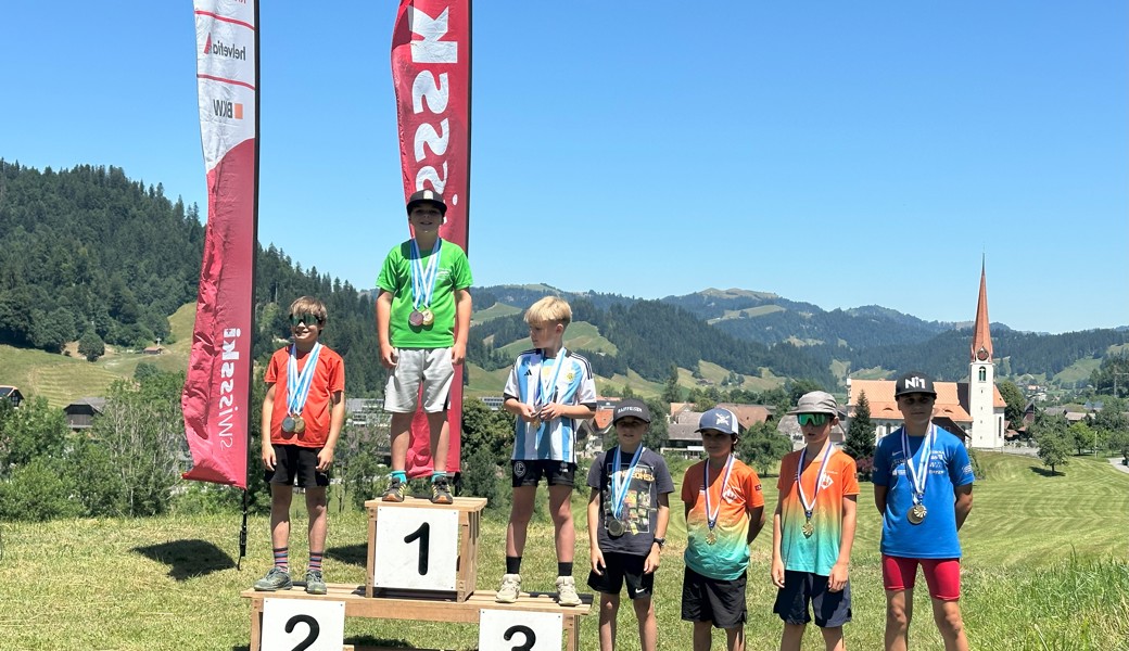 Zuoberst auf dem Podest steht Nils Lemmenmeier aus Wildhaus.