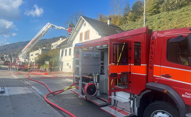 Leerstehendes Haus in Brand – Polizei vermutet Brandstiftung