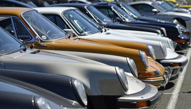 Schnurrende Boxermotoren: Über 600 Porsche zu Besuch in Haag