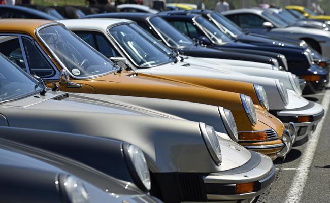 Schnurrende Boxermotoren: Über 600 Porsche zu Besuch in Haag