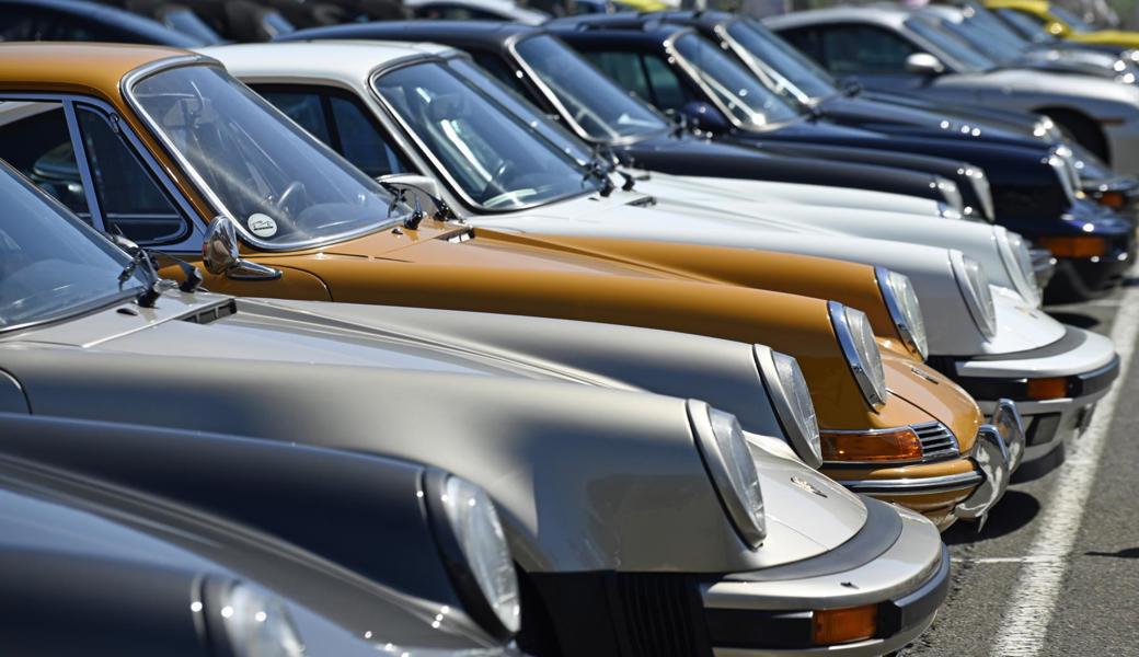 Schnurrende Boxermotoren: Über 600 Porsche zu Besuch in Haag