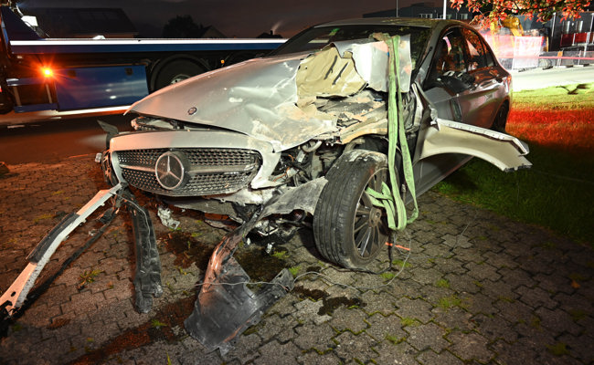 50’000 Franken Schaden: 24-Jähriger nickt am Steuer ein und fährt in Hausfassade