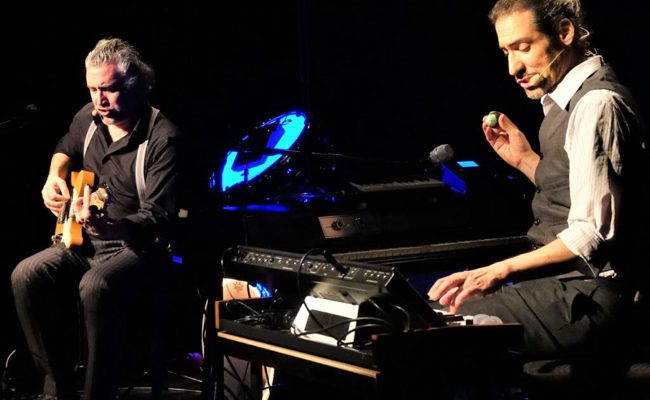Duo Riklin & Schaub sinnierte im Kleintheater Fabriggli über "Weltbewegendes"