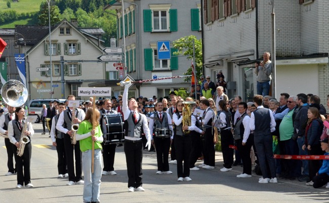 Aufmarschiert: 465 Musikantinnen und Musikanten belebten Nesslau