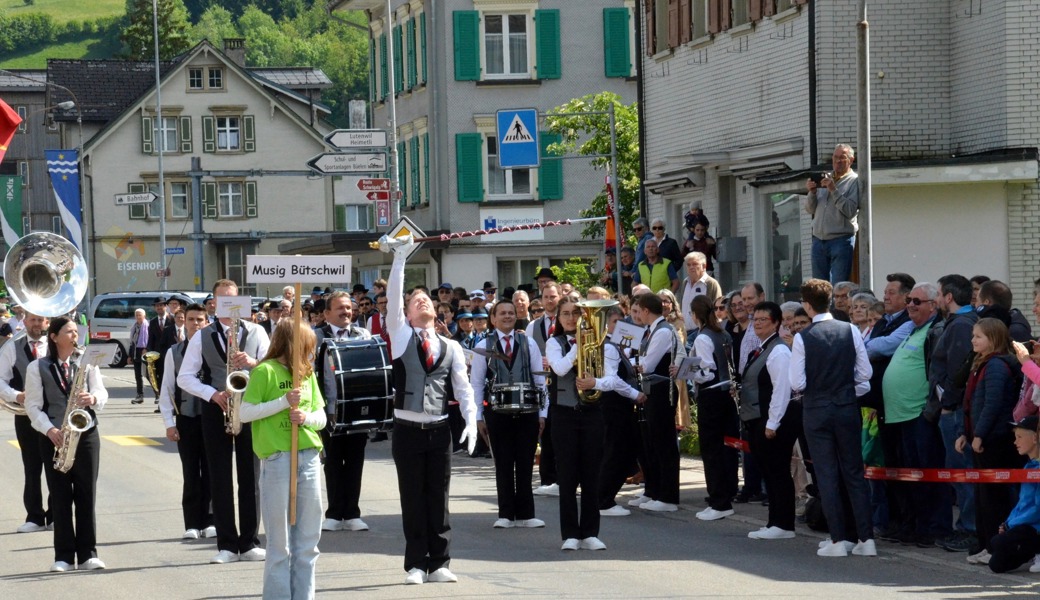 Aufmarschiert: 465 Musikantinnen und Musikanten belebten Nesslau