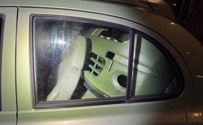 Unfall gebaut, Stossstange eingepackt und abgehauen