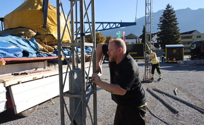 Präzision und Muskelkraft: «Zirkus fängt immer mit einer Baustelle an»