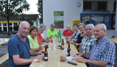 Wurst, Bier und gute Laune beim Rathaus
