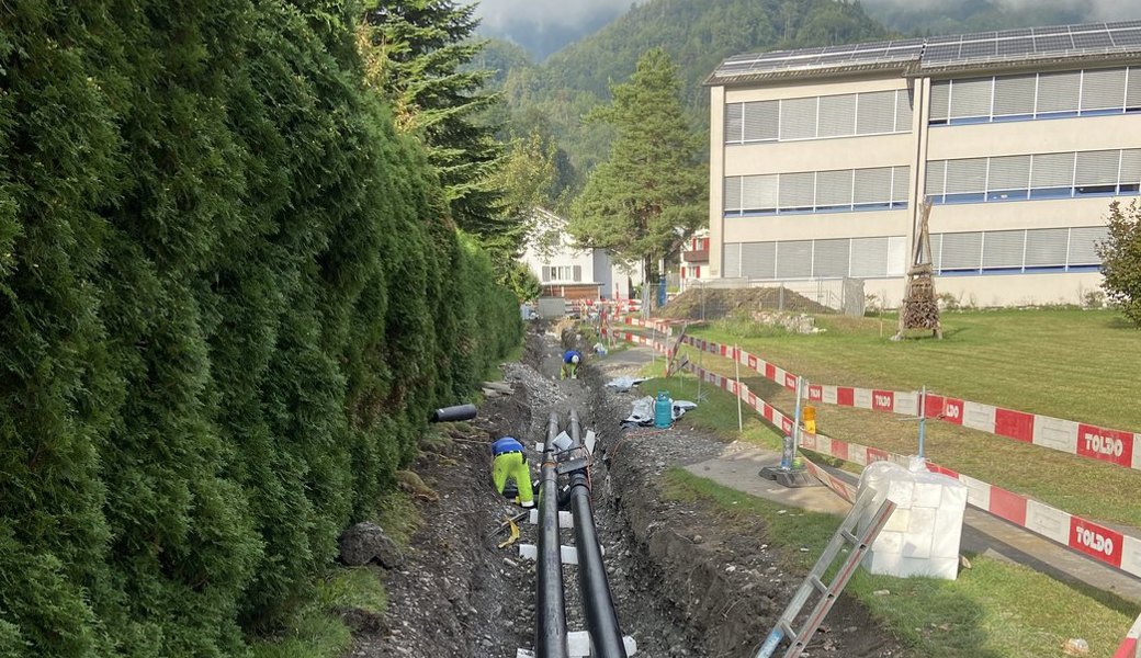 Es werden Wärmeleitungen verlegt