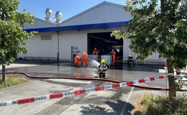 Mitarbeiter nach chemischer Reaktion verletzt