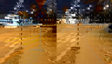 Kollision zwischen E-Bike und Personenwagen - eine Person verletzt - Zeugen werden gesucht