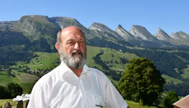 Hansruedi Peterer: Gefängniswart und Schwingfest-Sägmehlrecher