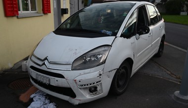 Auf A13 fahrunfähig in Baustelle gekracht und weitergefahren