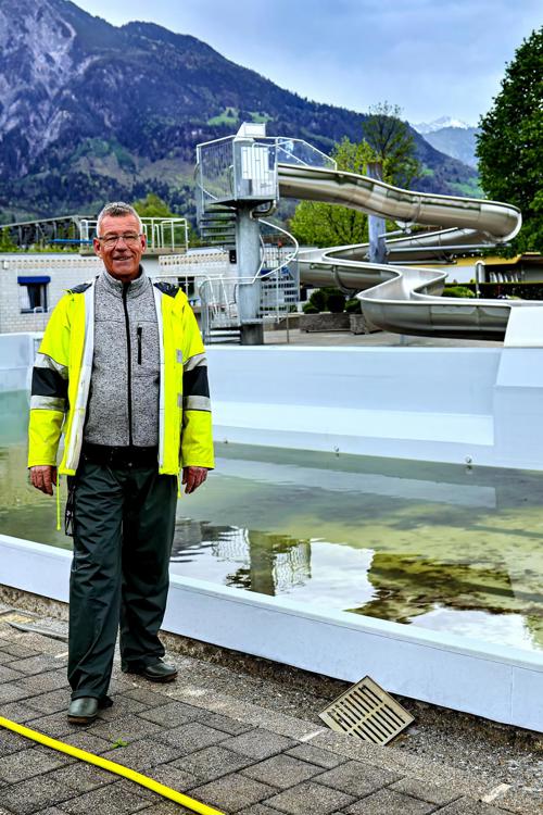Badmeister Thomas Kroll arbeitet seit 17 Jahren im Freibad Rheinau.