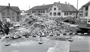 Das Schulhaus war noch ein Trümmerhaufen
