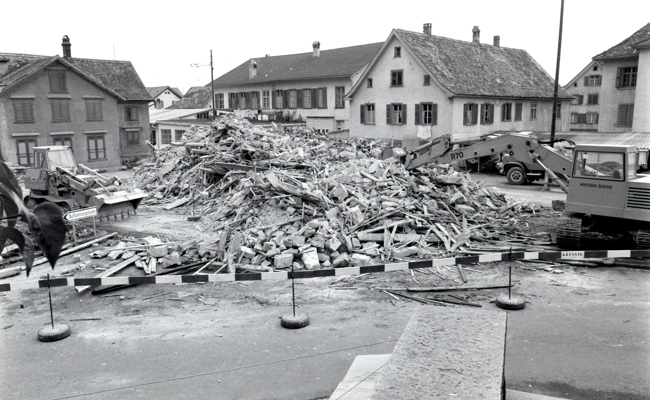 Das Schulhaus war noch ein Trümmerhaufen
