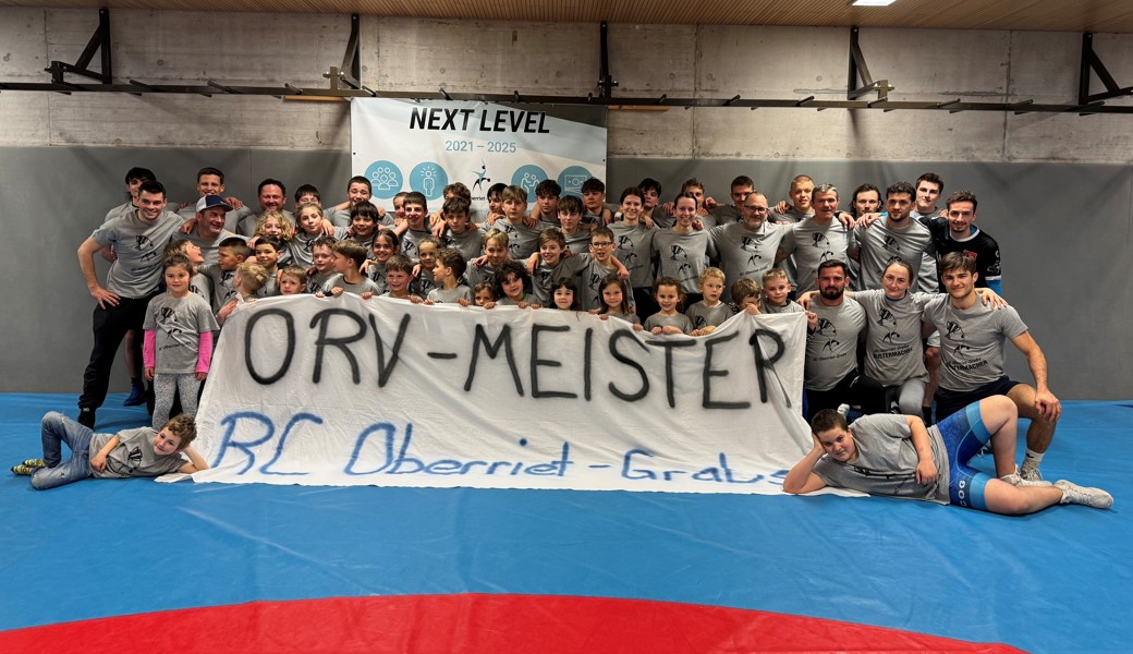 Von den KiRis bis zu den Aktivringern feierten alle gemeinsam den Titel.