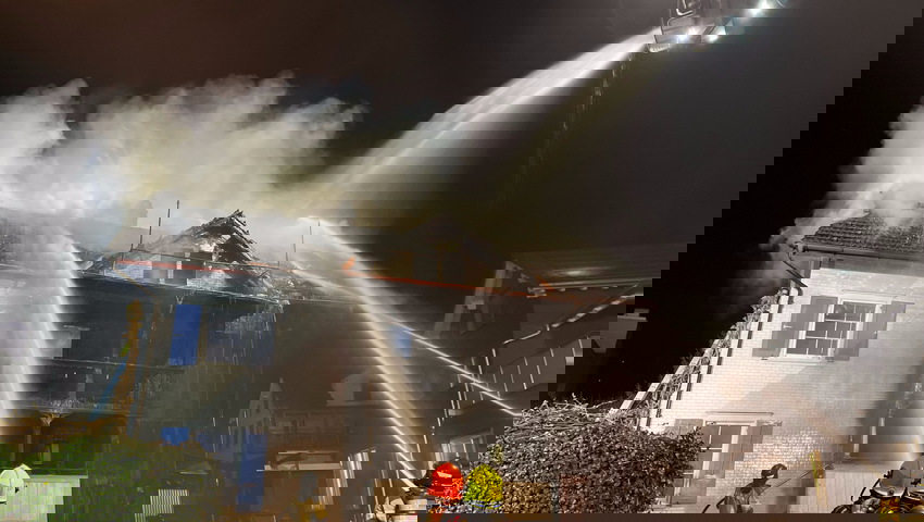  Die Feuerwehr brachte den Brand unter Kontrolle. 