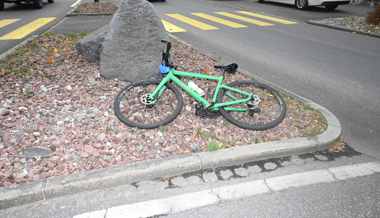 Auto und Velo kollidierten im Kreisel – 63-Jähriger eher schwer verletzt