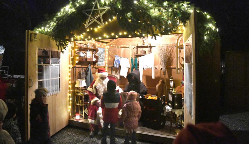 Samichlaus und Schmutzli empfingen Kinder im eigenen Häuschen.