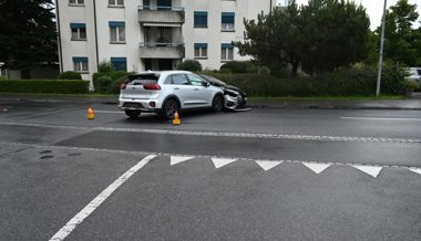 Kollision beim Abbiegen: Verletzte und Blechschaden