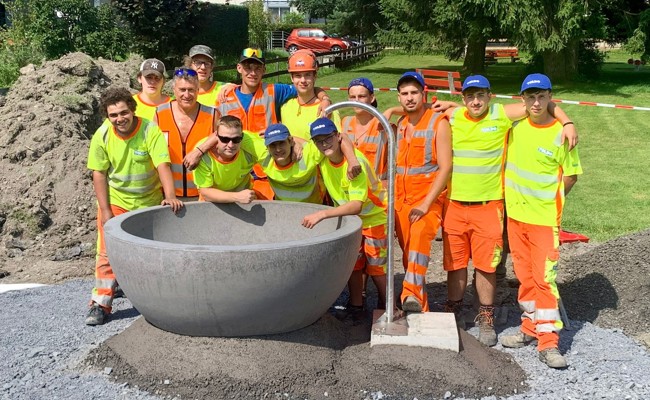 Emsige Lernende: Spielplatz erhält einen neuen Brunnen