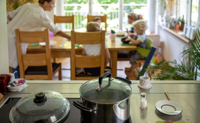 Kritische Situation bei den Tagesmamis: Die Nachfrage steigt, das Angebot nimmt ab