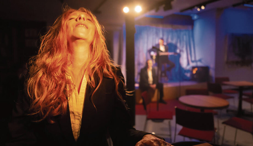 Schauspielerin Nicole Spiekermann und ihre beiden Schauspielkollegen Oliver Reinhard und André Rohde bescherten im TAK-Foyer unvergessliche poetische Momente. 