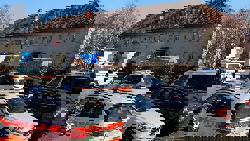  Auf dem Vorplatz der Gewerbeliegenschaft an der Gräflibühlstrasse 2 wurde am Montagmorgen ein toter Mann gefunden. 