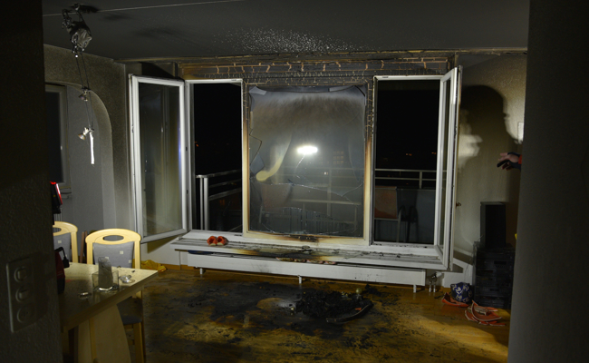 Christbaum brannte - Bewohner im Spital