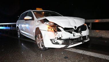 Unfall mit Folgeunfall auf A13 – Polizei sucht roten Renault