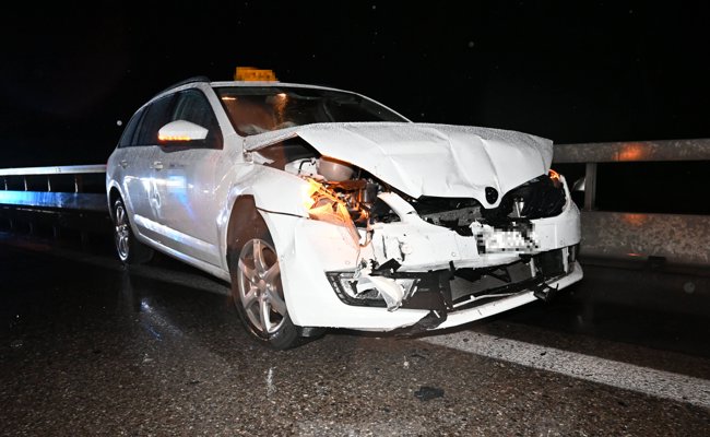 Unfall mit Folgeunfall auf A13 – Polizei sucht roten Renault